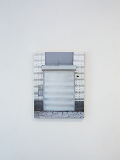 Lucas Lenglet, Acrylic paint on digital print mounted on particle board, door closed (silver, white and grey), 2020