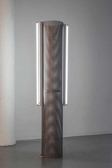 Daniel Van Straalen, Stainless steel, flourecent lamps, Hairdo 3, 2015