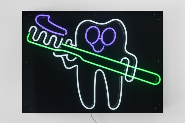 Daniel Van Straalen, Neon sculpture, dibond, aluminium, Never Forget, 2017